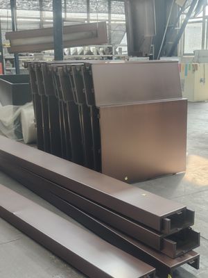 Alüminyum alaşım paneli Kahve rengi Anti-multiple Erozyon geleneksel olmayan şekiller Alüminyum Cephe duvarı Fluorocarbon Kaplı yükseltme Dış duvar