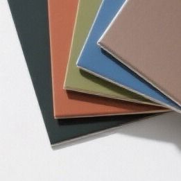 PVDF Alüminyum Kompozit Paneli Standard Alüminyum Alaşım Yüzeyi Fluorocarbon Kaplama İyi Korozyona Direnci